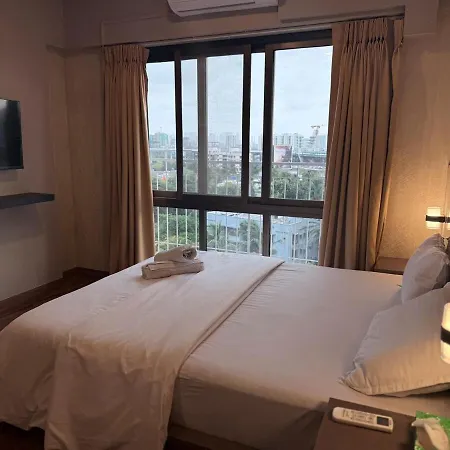 Coastal Chic - 10min From Airport Apartment Mumbai