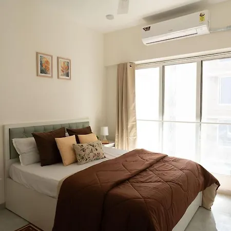Trendy 2bhk Near Bkc Apartment *