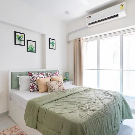 Trendy 2bhk Near Bkc Apartment