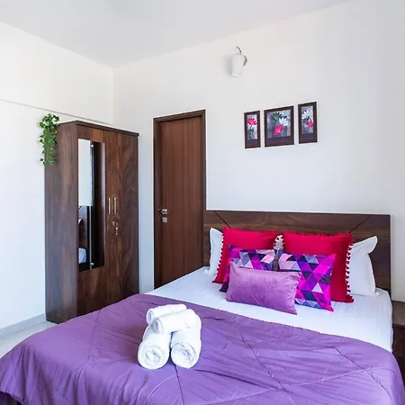 Skyline View 2bhk Near Oberoi Mall & Nesco Apartment *