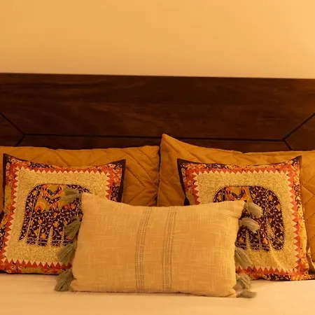 Skyline View 2bhk Near Oberoi Mall & Nesco Apartment Mumbai