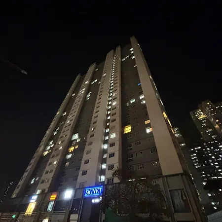 Skyline View 2bhk Near Oberoi Mall & Nesco * Mumbai