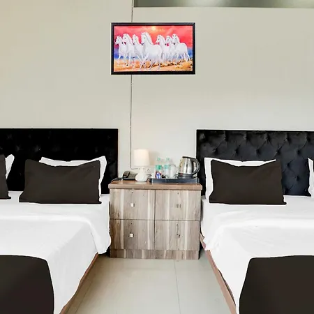 Townhouse Parle Hotel 4*