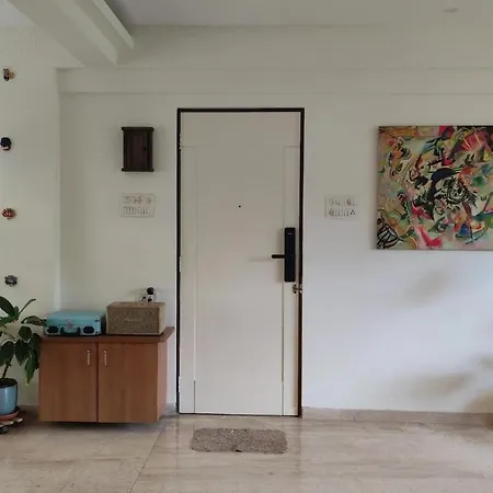 Sunny Side Treehouse Entire Apartment