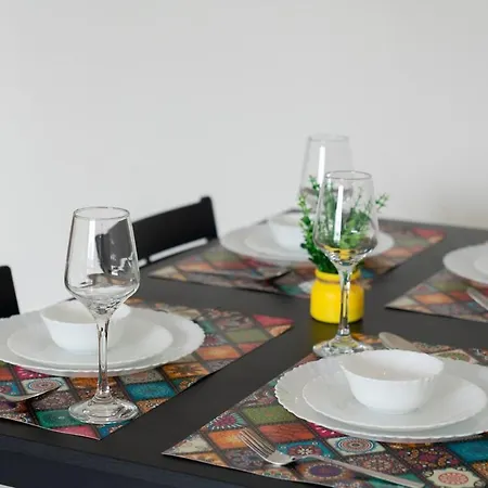 Boho, Breezy, Sun-kissed 2bhk Nr Bkc & Airport Apartment