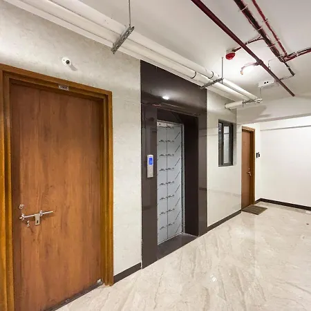Boho, Breezy, Sun-kissed 2bhk Nr Bkc & Airport Apartment