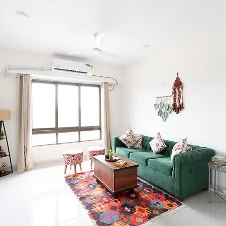 Boho, Breezy, Sun-kissed 2bhk Nr Bkc & Airport Apartment