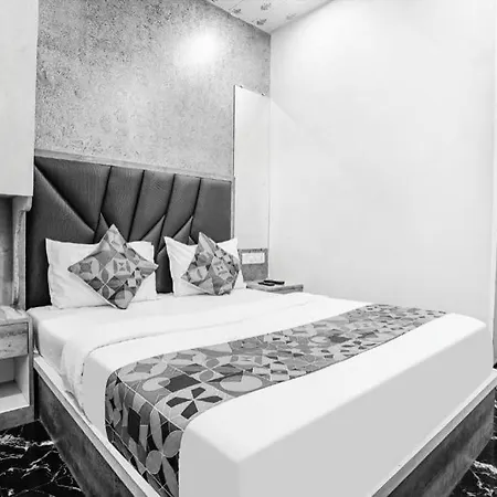Glitz United-boomerang & Powai Iit 3*