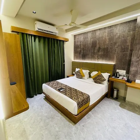 Hotel Glitz T2 Grand-next To Intl Airport Mumbai