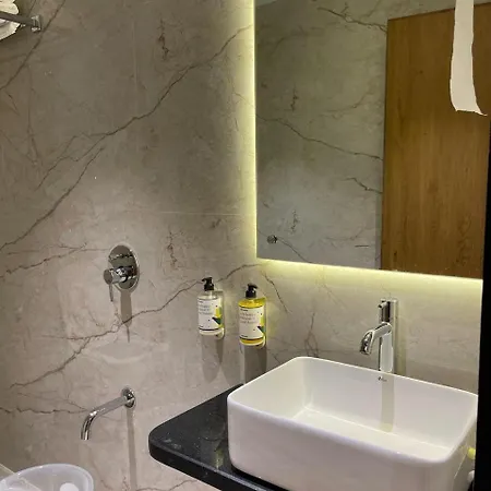 Hotel Glitz T2 Grand-next To Intl Airport 3*