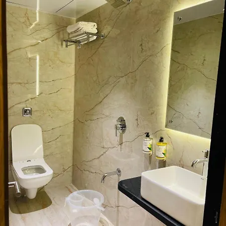 Glitz T2 Grand-next To Intl Airport Hotel
