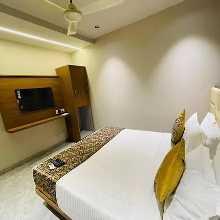 Glitz T2 Grand-next To Intl Airport Mumbai