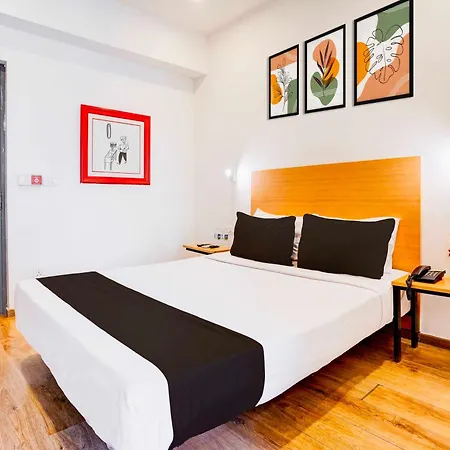 Hotel O Khar The Unicontinental