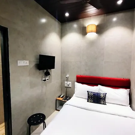 Eros - Nr Airport T2 Inn