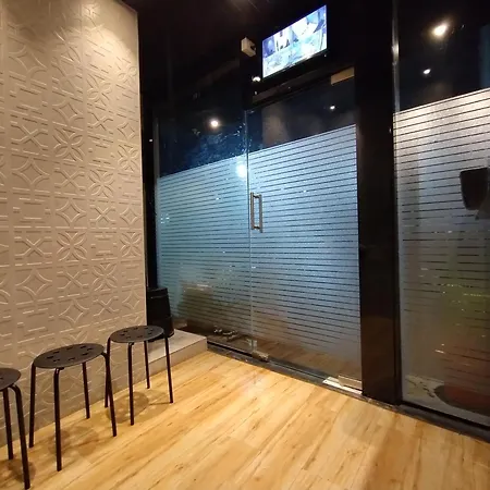 Eros - Nr Airport T2 Inn