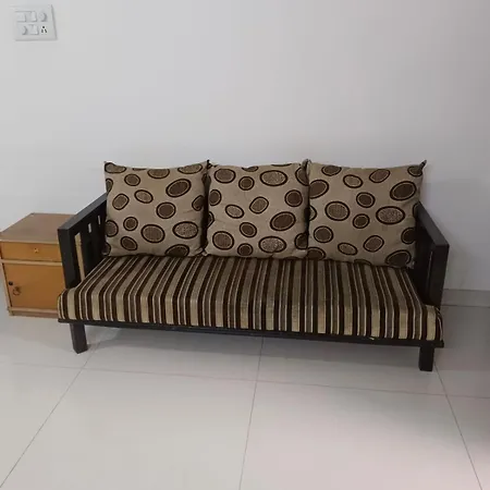 Treat Homes Service In Bkc Siddhant 401 Homestay