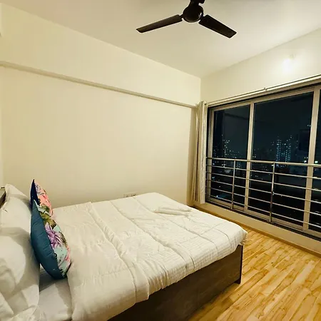Apartment 2bhk Service In Parel Tower *