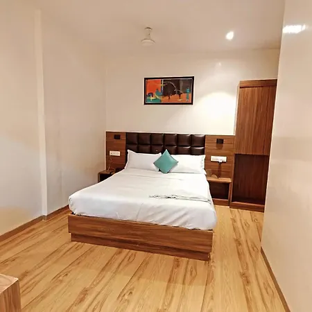 Deluxe Residency Nr- International Airport Hotel