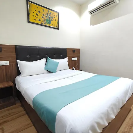 Deluxe Residency Nr- International Airport Hotel