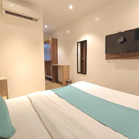 Hotel Deluxe Residency Nr- International Airport *