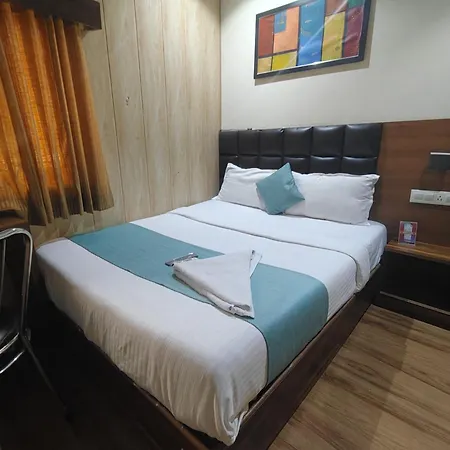 Deluxe Residency Nr- International Airport Hotel
