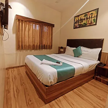 Deluxe Residency Nr- International Airport Hotel *