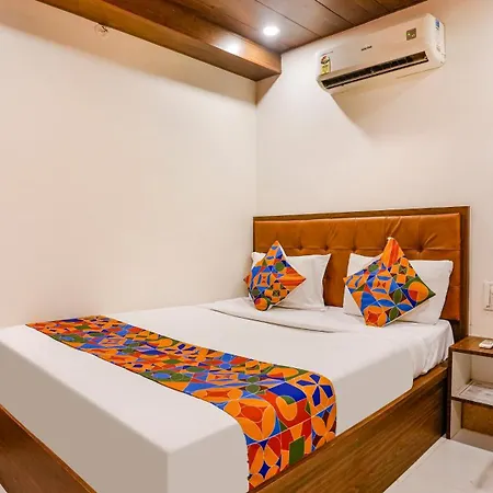 Glitz United-boomerang & Powai Iit Hotel 3*