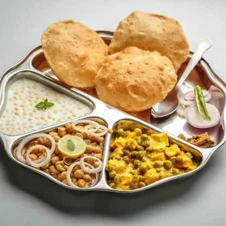 Glitz Priceless-lokhandwala