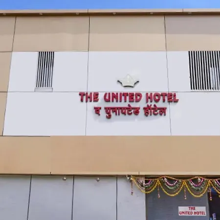 Glitz United-boomerang & Powai Iit Hotel
