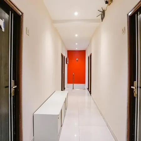 Hotel Glitz United-boomerang & Powai Iit