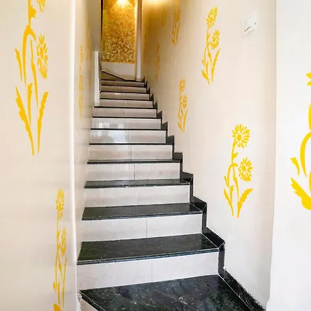 Glitz Priceless-lokhandwala Hotel Mumbai