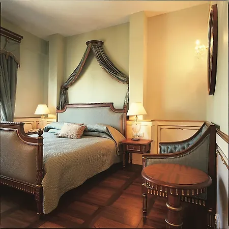 The Gordon House - Near Gateway Of India