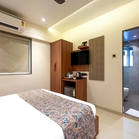 Kalpana Palace, Hotel