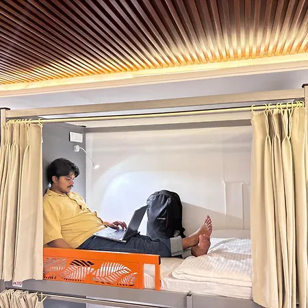 Ostelo Airport Hostel *