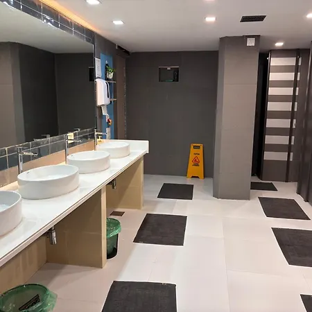Hostel Ostelo Airport