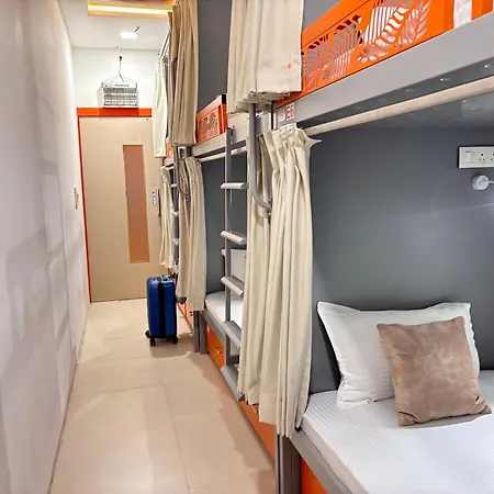 Hostel Ostelo Airport *