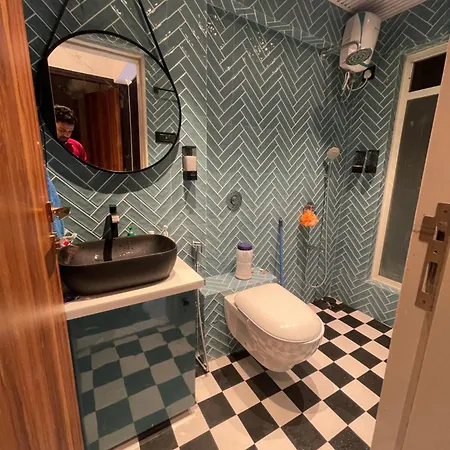Airnest Stays- Bohemian Apartment *