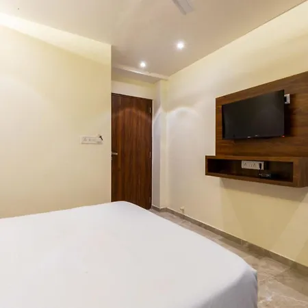 Guest house Antlers Near Borivali Railway Station 2*