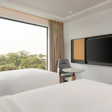 Hilton Garden International Airport Hotel