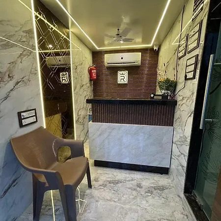 Royal Hostel *