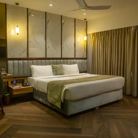 Hotel The International By Tunga 3*
