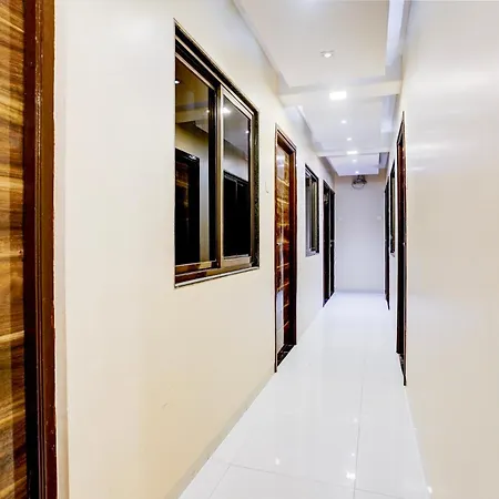 Hotel Collection O Airport Metro Andheri East Mumbai