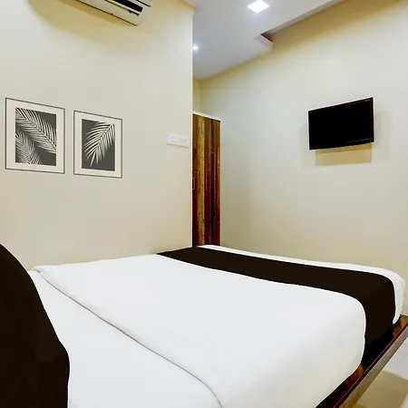 Hotel Collection O Airport Metro Andheri East 3*