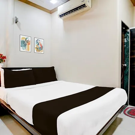 Hotel Collection O Airport Metro Andheri East 3*
