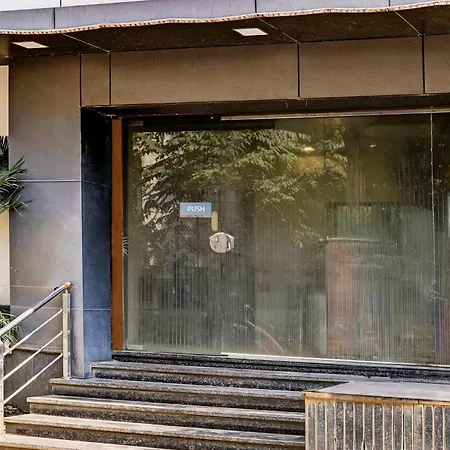 Hotel Collection O Airport Metro Andheri East Mumbai