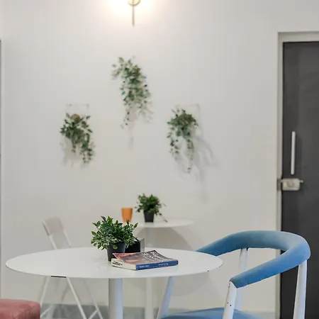 Mezzo Private 3bhk In Bandra Apartment *