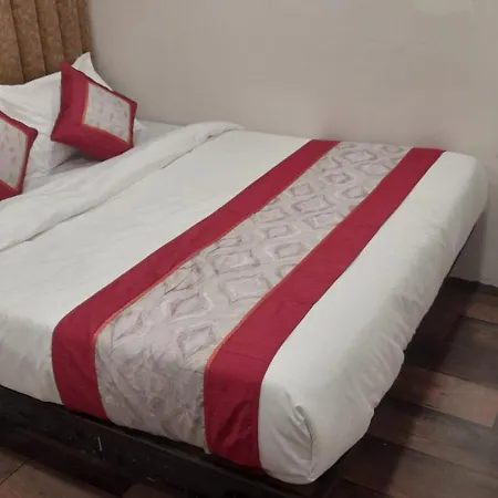 Hangout Hostel *