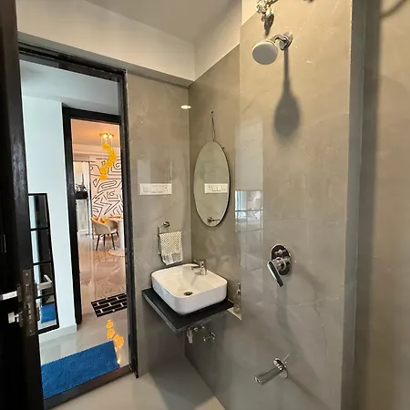 Leo Tower Apartment
