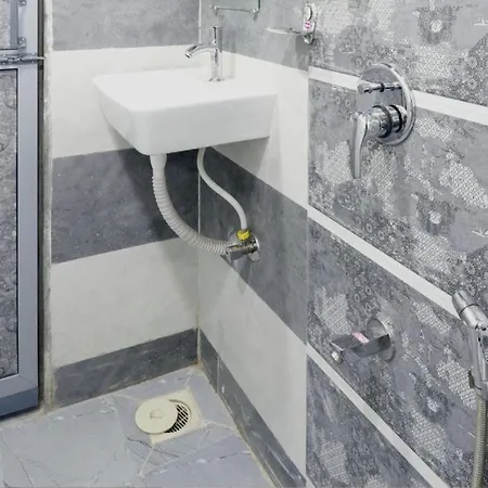 Hotel Crystal Palace Near Us Consulate Bandra Kurla Complex Mumbai Near Mumbai Airport Mumbai 3*
