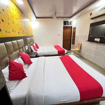 Hotel Sai Leela Residency *